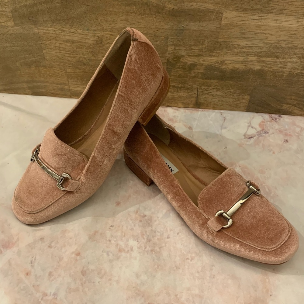 🖤4/25🖤 Steve Madden Pink Velvet Pawly Loafer